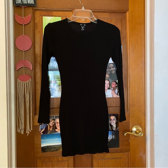 Windsor Black Long Sleeve Dress - Picture 1 of 3